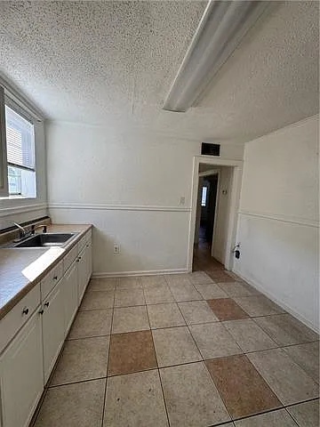 Building Photo - 2325 Wilton St #A