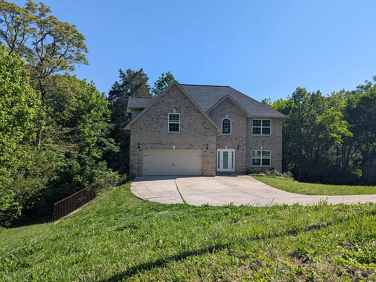 1130 Twin Hill Ln — Photo 32