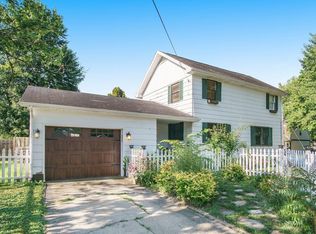 108 Cherry St, Three Oaks, MI 49128