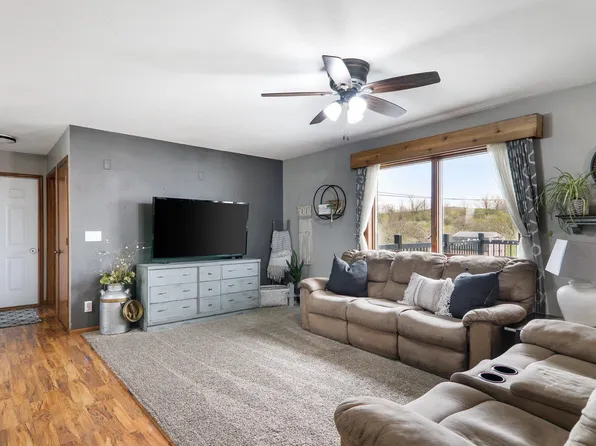 100 Quail Ridge Dr, Barneveld, WI 53507