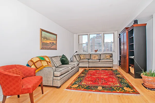 Rented by Akam Sales and Brokerage | media 11