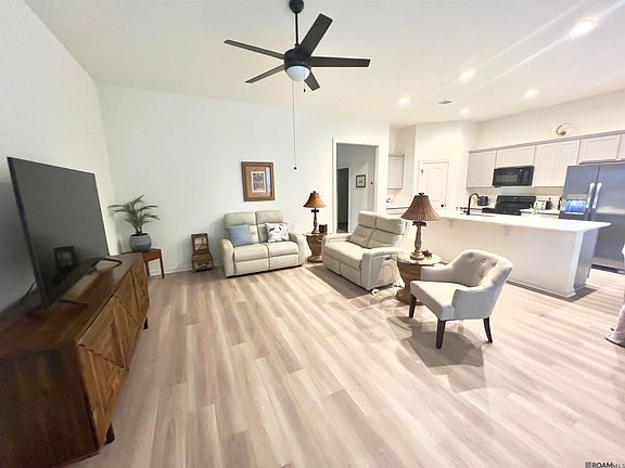 3rd image of 28234 Moreau Dr