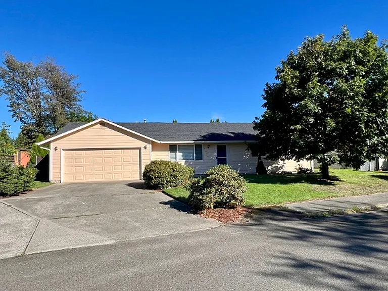 2422 Leach Ct SE — Photo 1