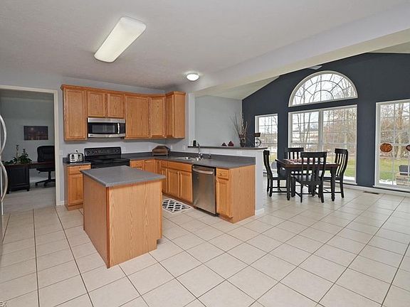 4th image of 38862 Waverly Dr