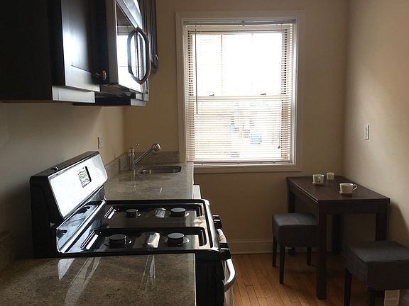 4th image of 2318 W Granville Ave #3