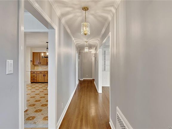 3rd image of 124 Bradford Ave