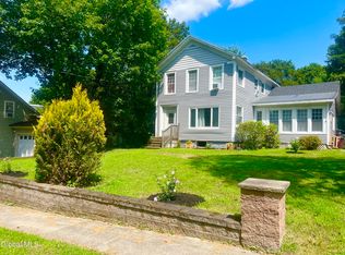 6 State St, Valley Falls, NY 12185