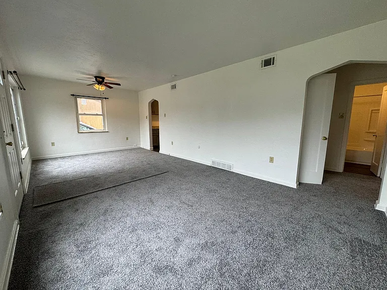 110 Southvue Ct — Photo 2
