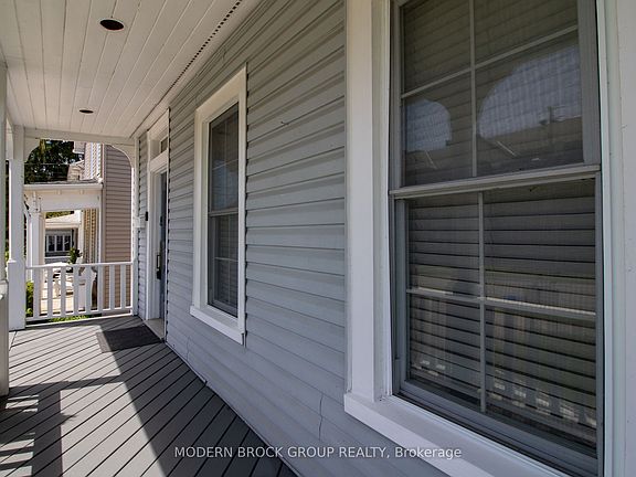5th image of 254 King St E