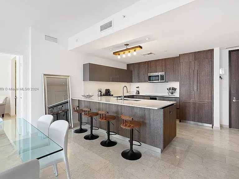 68 SE 6th St #3403 — Photo 3
