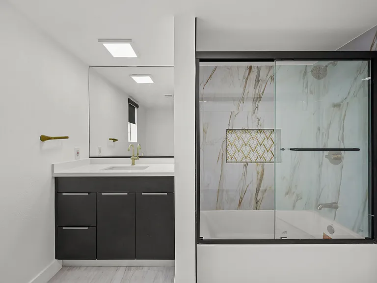 920 Everett St #2 — Photo 7
