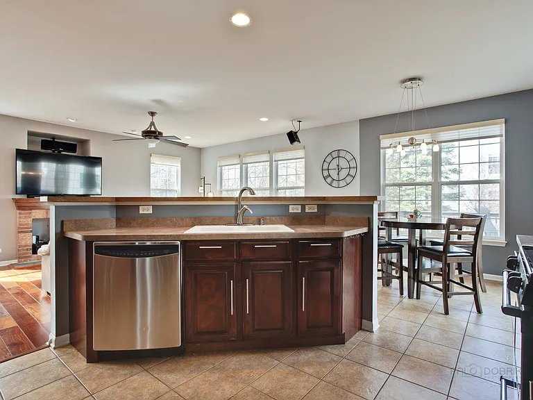 620 Geneva Ct — Photo 14