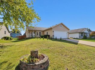 931 Clover Ln, Deforest, WI 53532