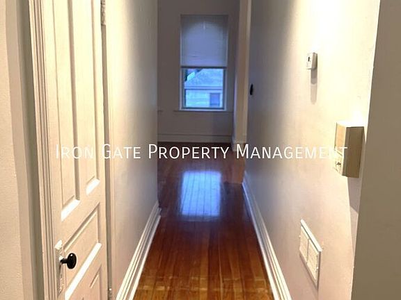 5th image of 3204 Shenandoah Ave #B