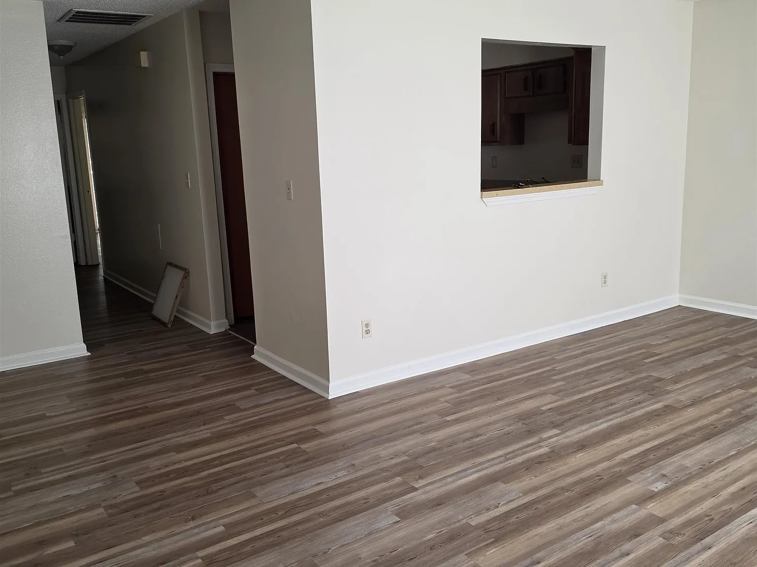 2 bed, 1012 sqft, $1,350 — Photo 2