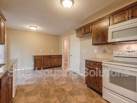 4th image of 8805 E 61st Ter