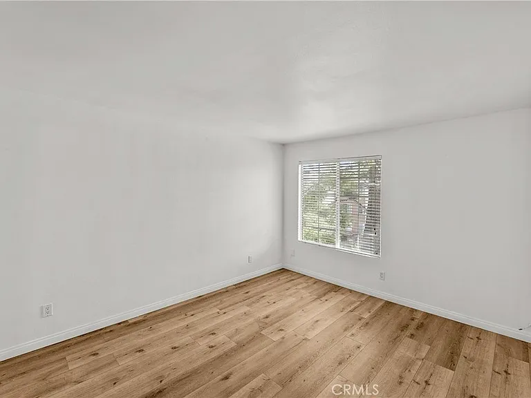 5500 Owensmouth Ave #317 — Photo 14