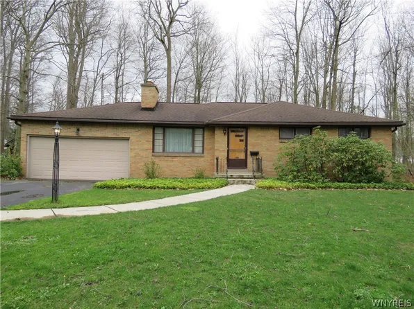 305 Hillside Dr, Orchard Park, NY 14127
