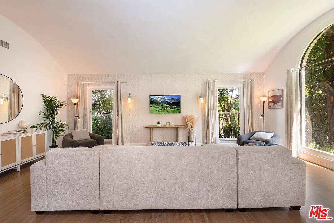 5 bed, 3.5 bath, $12,000 — Photo 4