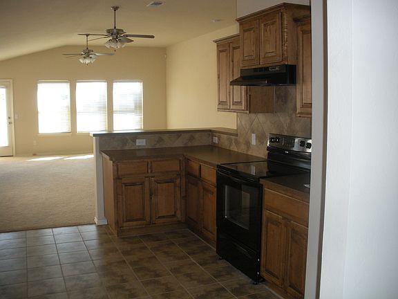 3rd image of 916 SW 158th St