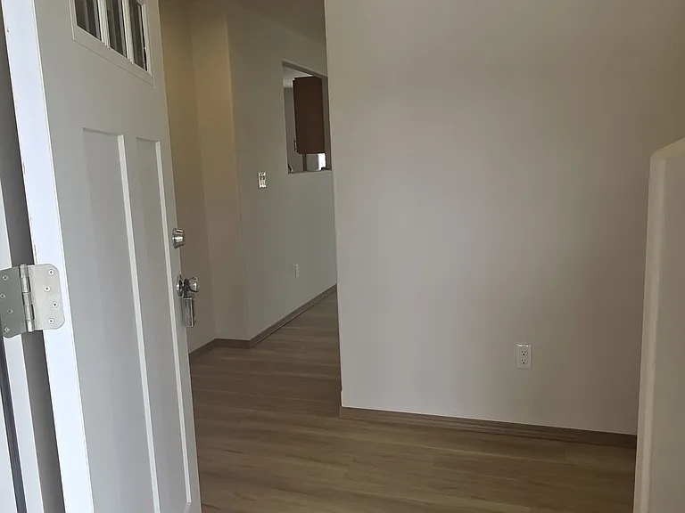 391-393 Clover St #1 — Photo 3