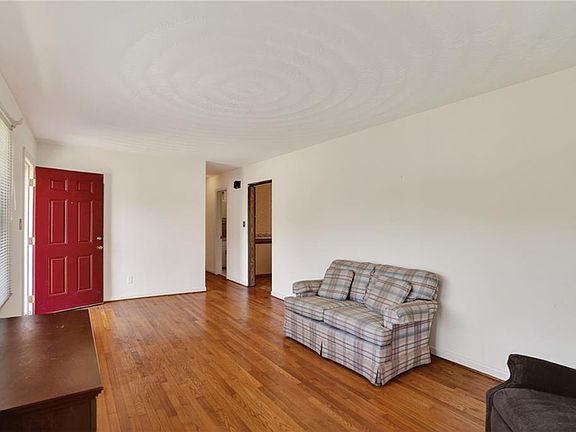 4th image of 637 Turlington Rd