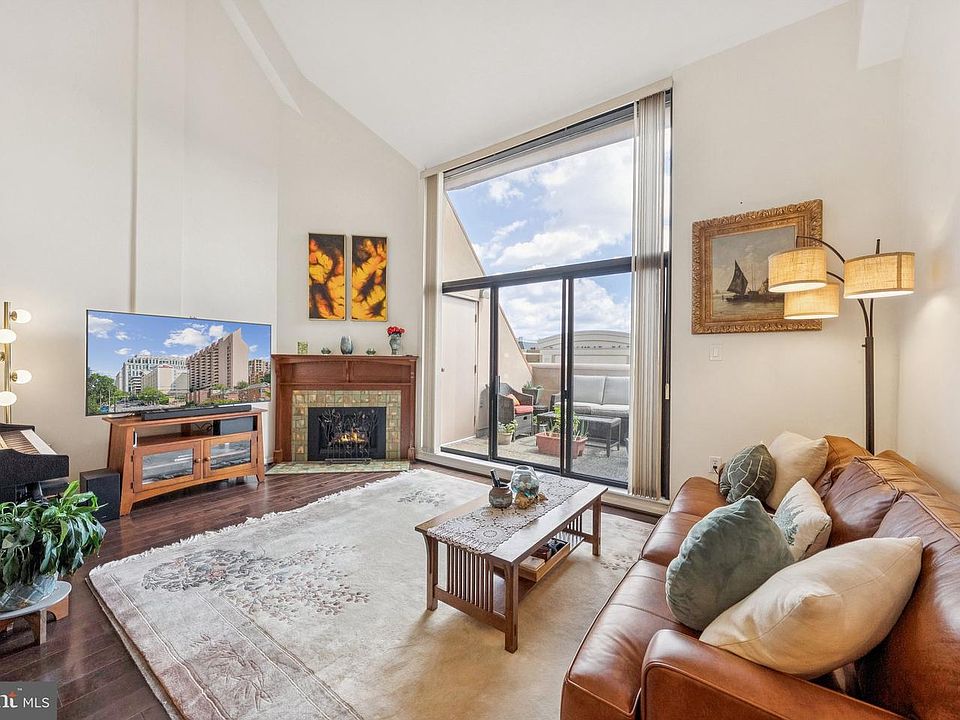 1st image of 1301 N Courthouse Rd APT 1810