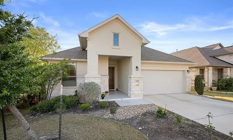 3 bed, 2.5 bath, 2124 sqft, $2,499 — Photo 2