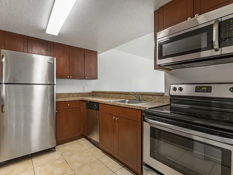 Mariner's Cove Apartments — Photo 6