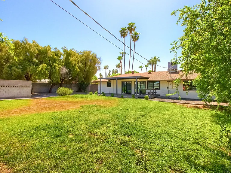 1402 W Berridge Ln — Photo 39