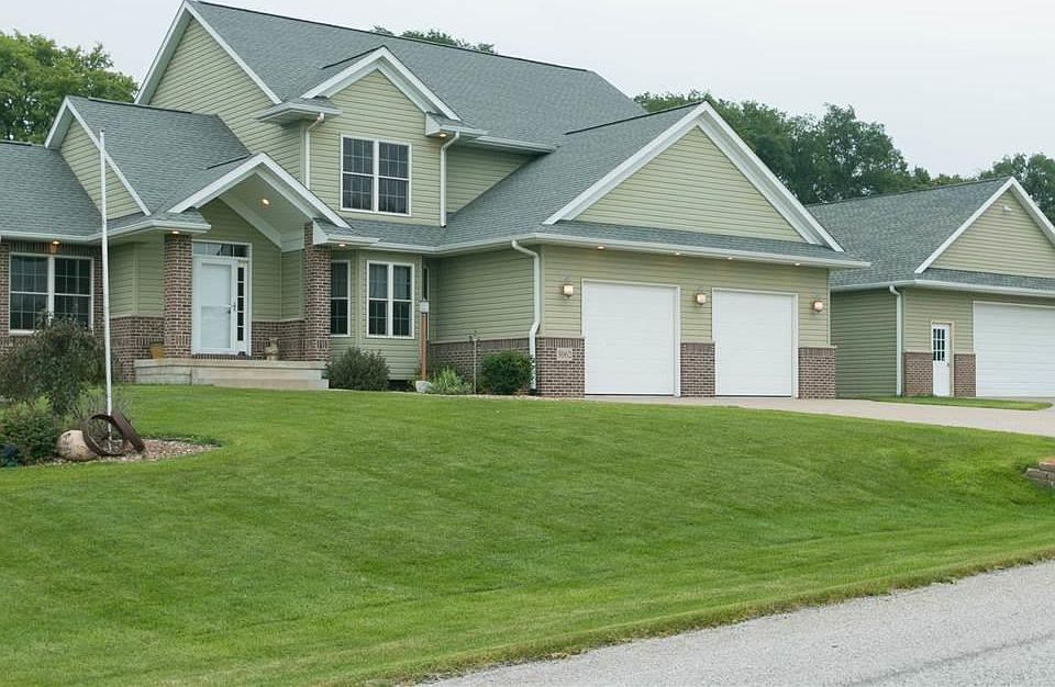 1st image of 3062 River Oaks Dr NE
