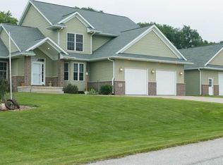 3062 River Oaks Dr NE, North Liberty, IA 52317