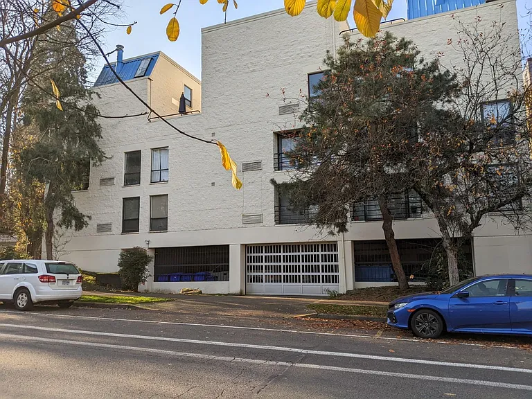 1925 NW Hoyt St — Photo 15