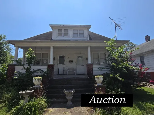 115 E Gaskins St, Harrisburg, IL 62946