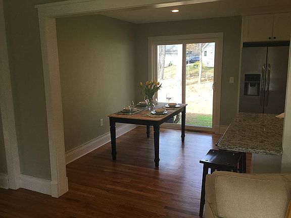 5th image of 165 Excelsior Ave