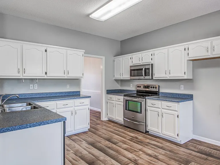 9461 Hickory Dr — Photo 16