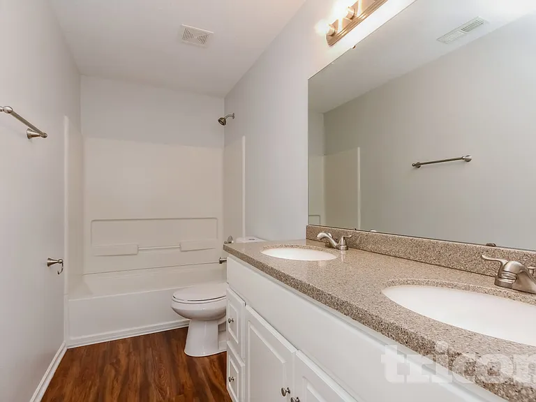 453 Bridgewater Dr — Photo 9