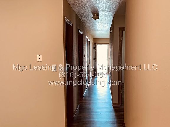 5th image of 200-202 NW Parker Dr