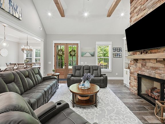 4th image of 129 Ken Dr NW