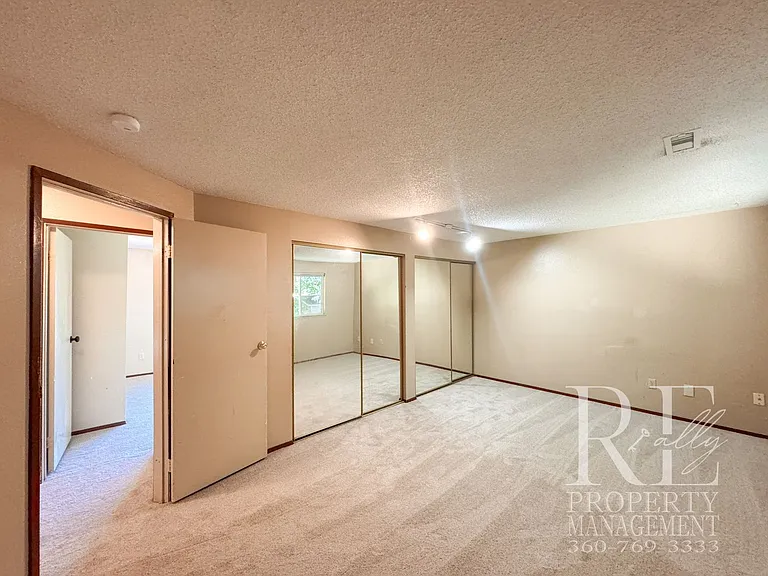 7880 Oxbow Ave NE — Photo 16