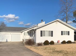 22 Suburban Dr, Murphysboro, IL 62966