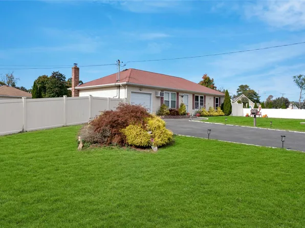 38 Deer Street, Wyandanch, NY 11798