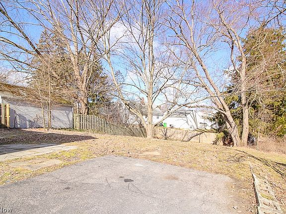 4th image of 511 Columbus St