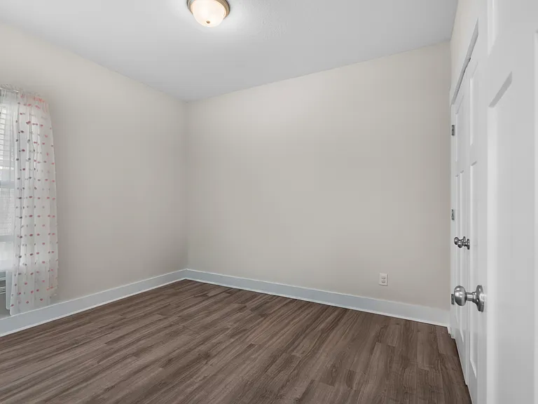 1048 Pheasant Cir — Photo 26