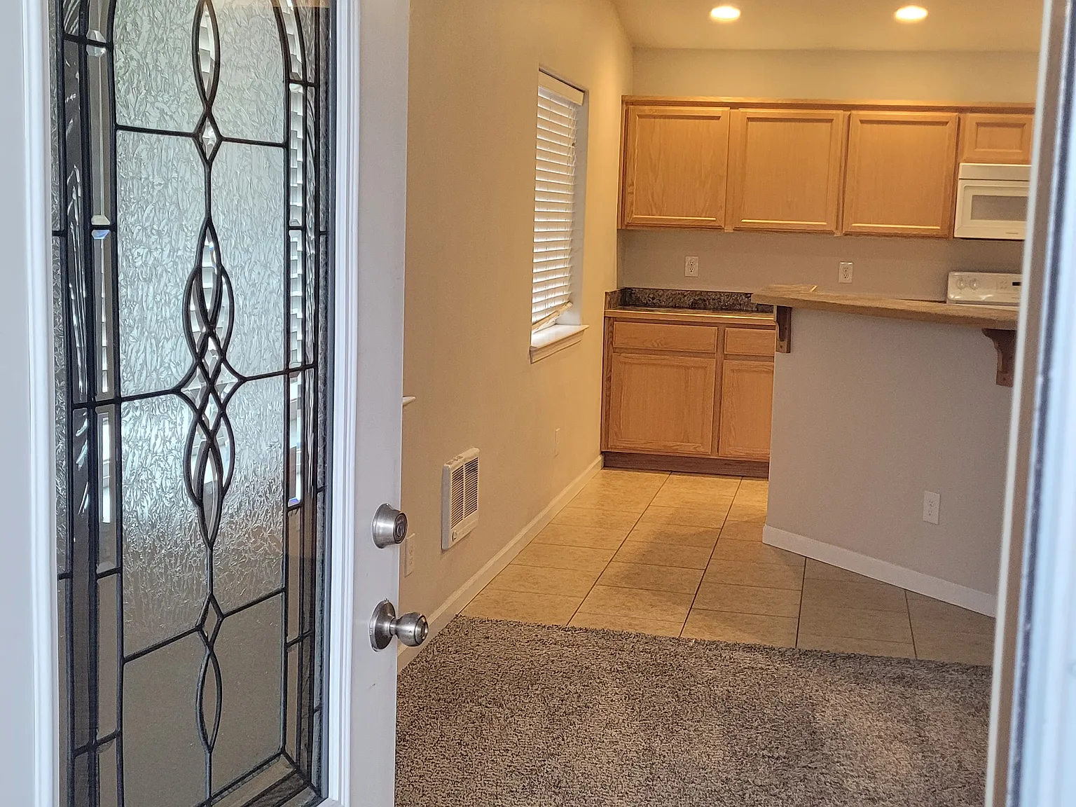 2 bed, 900 sqft, $1,425 — Photo 2