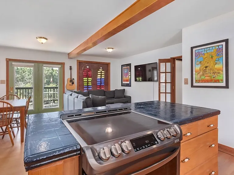 274 N Willow St — Photo 6