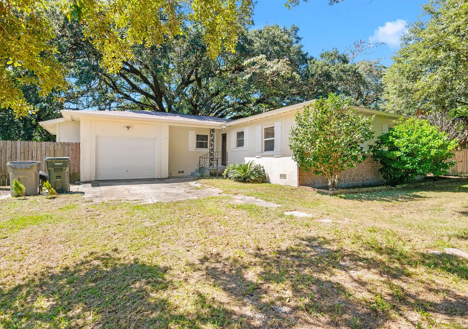 3 Bed 1 Bath Home near Osceola Golf Course — Photo 1