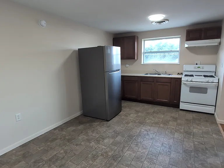 1014 Elm St — Photo 17