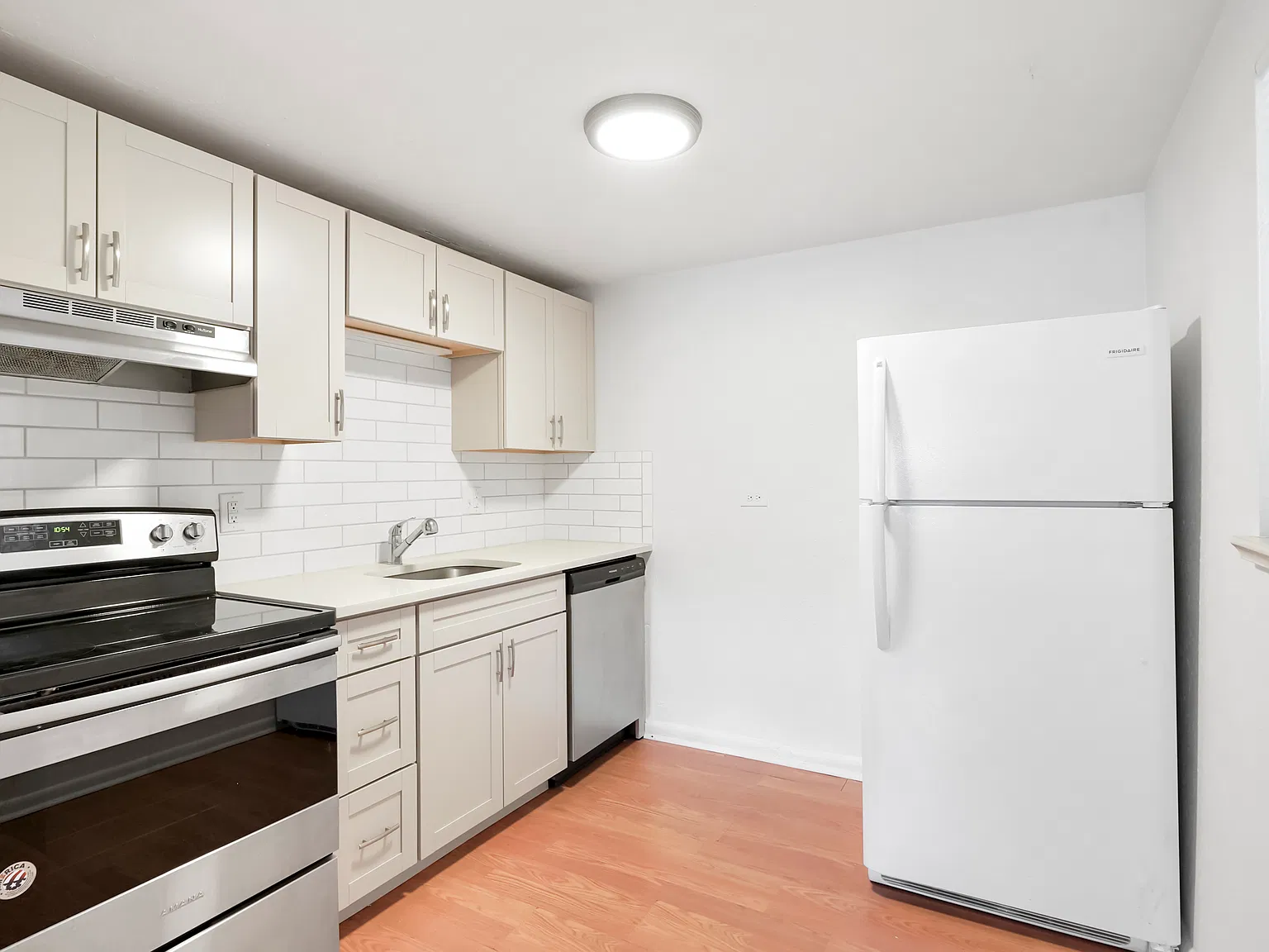 1415 N Pearl St — Photo 2