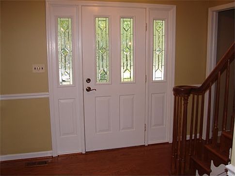 2nd image of 1055 Carriage Hill Pkwy